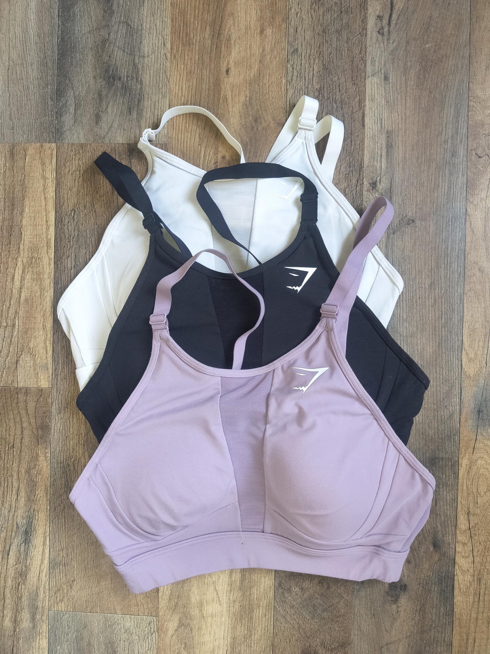 Bundle Gymshark Sports Bras in Mauve, Black, White